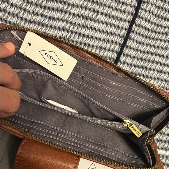 Fossil Tan and Brown Women's Wallet - Picture 4 of 6